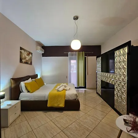 Xplore Xpress • One Bedroom Center Apartment *